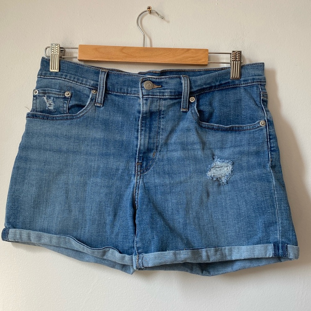 Levi’s women’s denim jean shorts Mid Length Short. Size 30, pockets and stretch - Picture 1 of 8